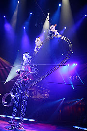 "Mondlandung in der Manege" - Simet Astronauts (©Foto: Martin Schmitz)